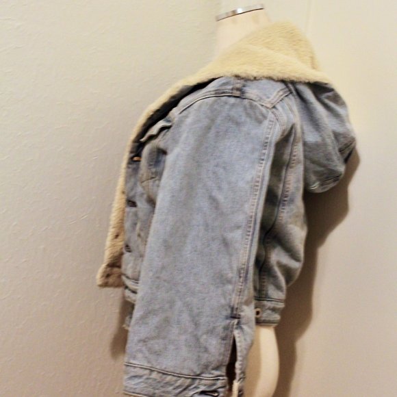 Levi Cropped Sherpa Trucker Jacket Light Medium-wash - Picture 4 of 7